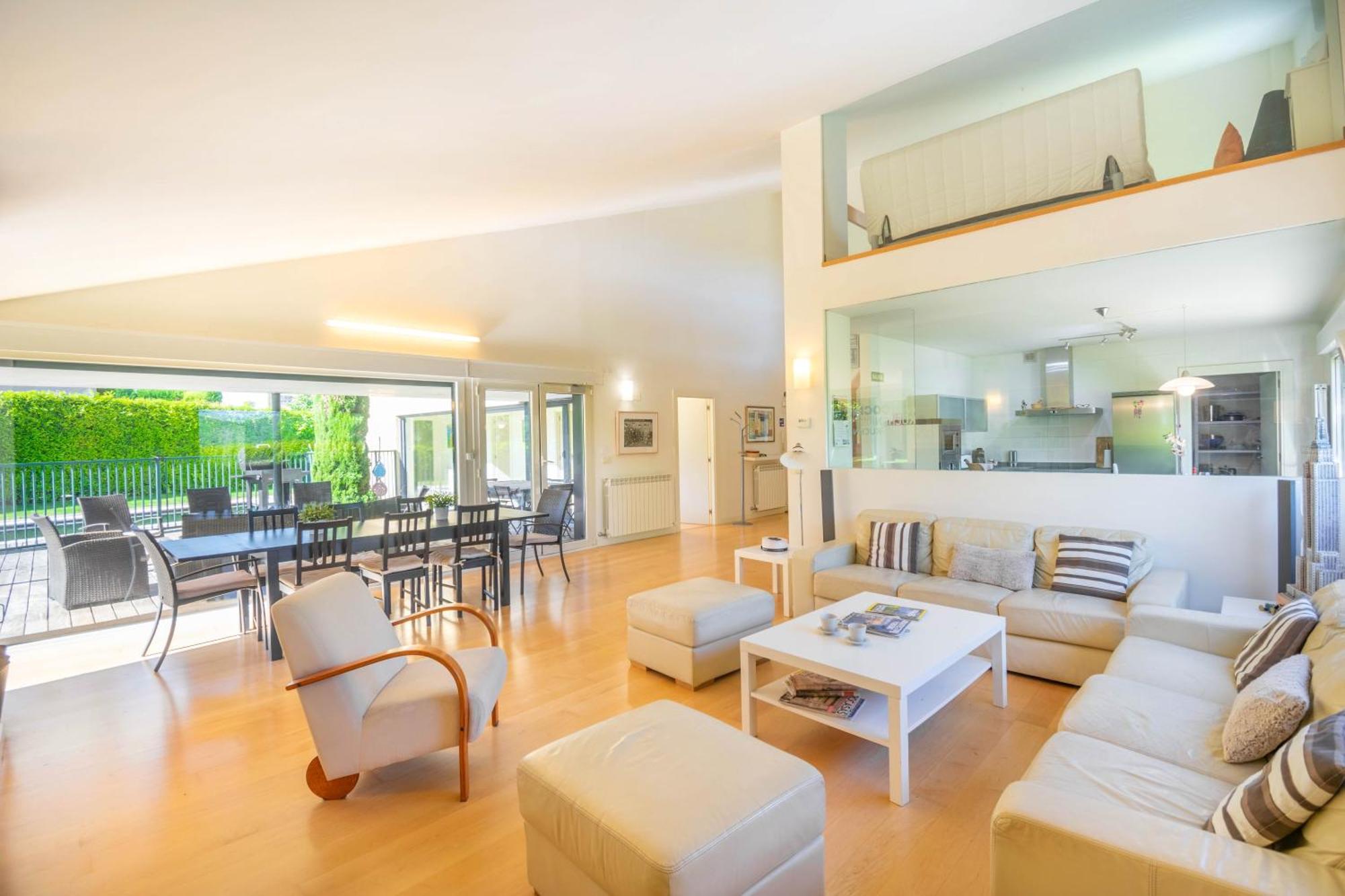 Casa Gazaga, Amplia Casa Con Piscina Y Jardin Toda La Familia Holiday home