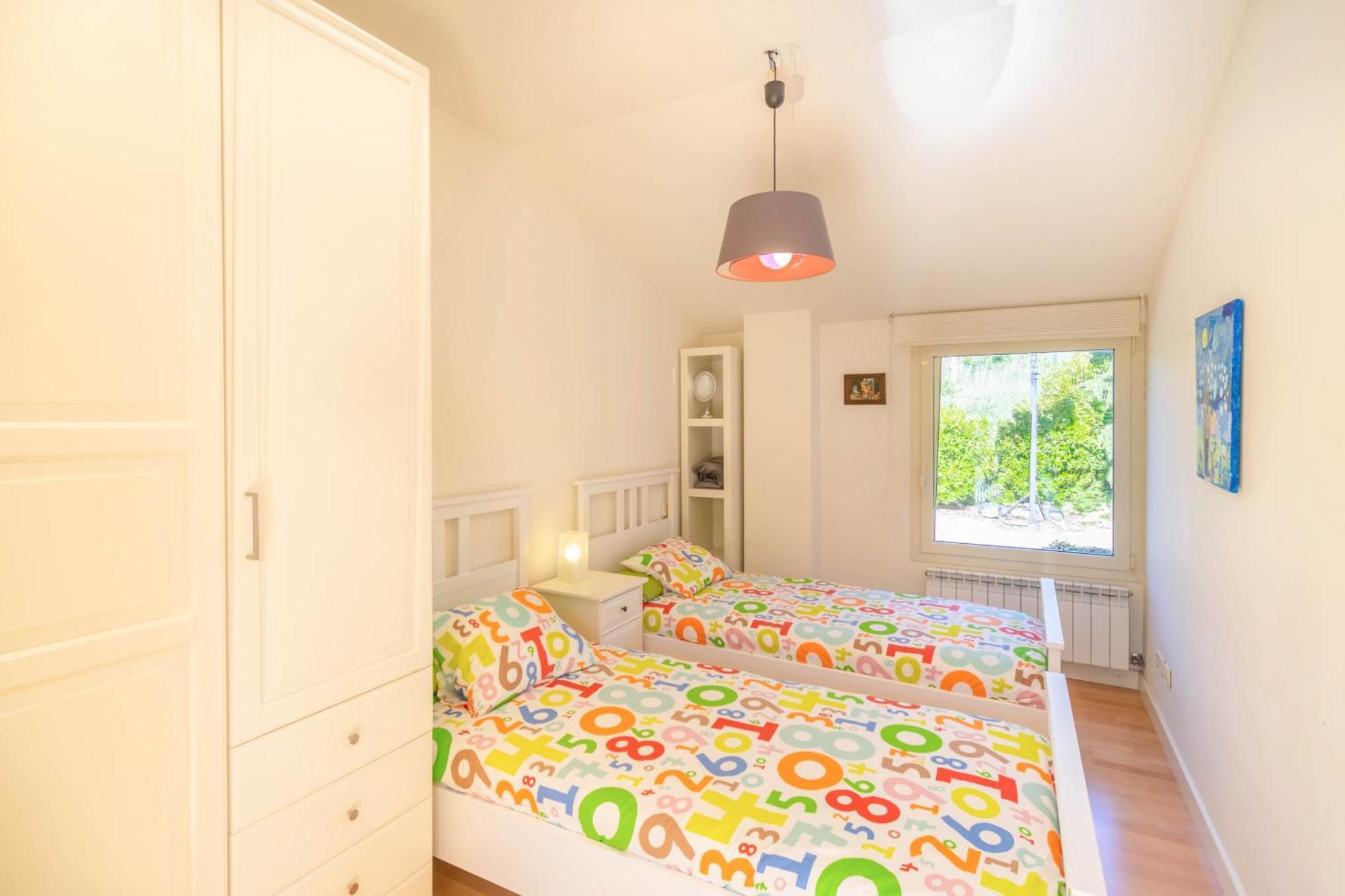Casa Gazaga, Amplia Casa Con Piscina Y Jardin Toda La Familia Holiday home Lacar