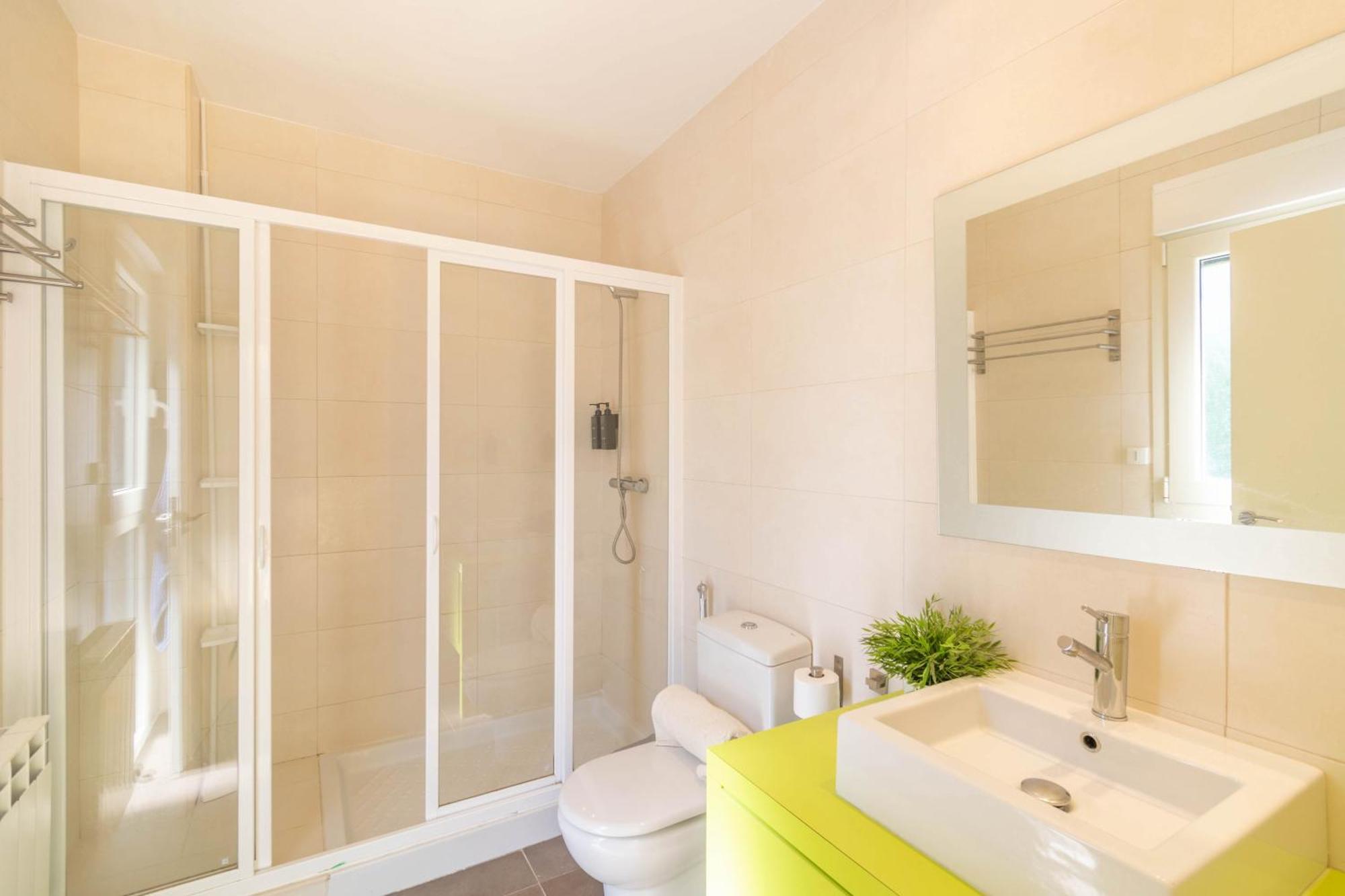 Casa Gazaga, Amplia Casa Con Piscina Y Jardin Toda La Familia Holiday home